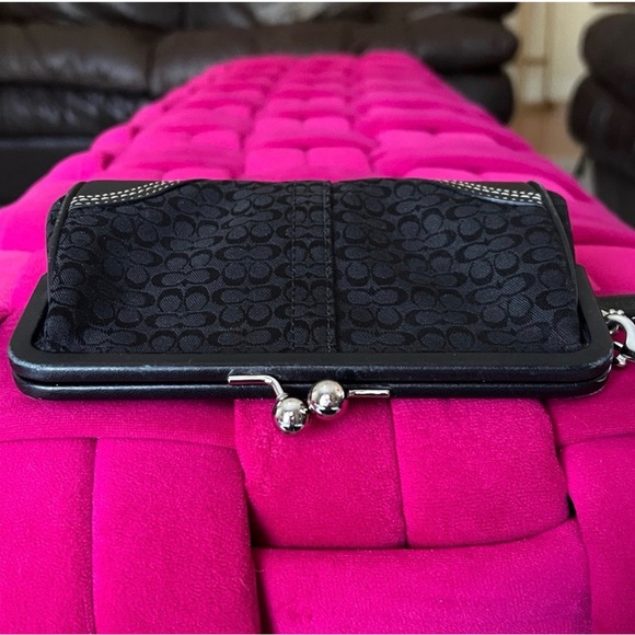 Coach Black Wristlet Clutch kiss lock black canvas - Picture 9 of 13
